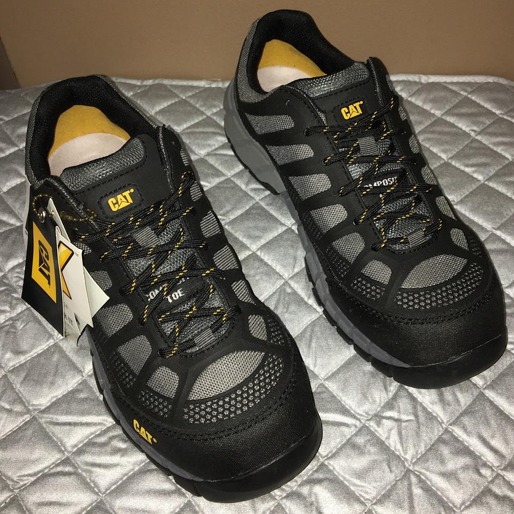 NEW WITH TAGS  Men’s CATERPILLAR streamline slip resistant shoes